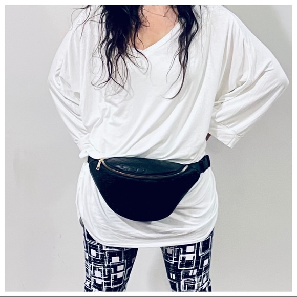 Embossed black faux leather Fanny pack - Picture 5 of 5